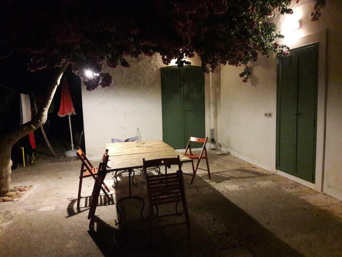 Fra Il Glicine E Il Sambuco Villa Monopoli Exterior foto