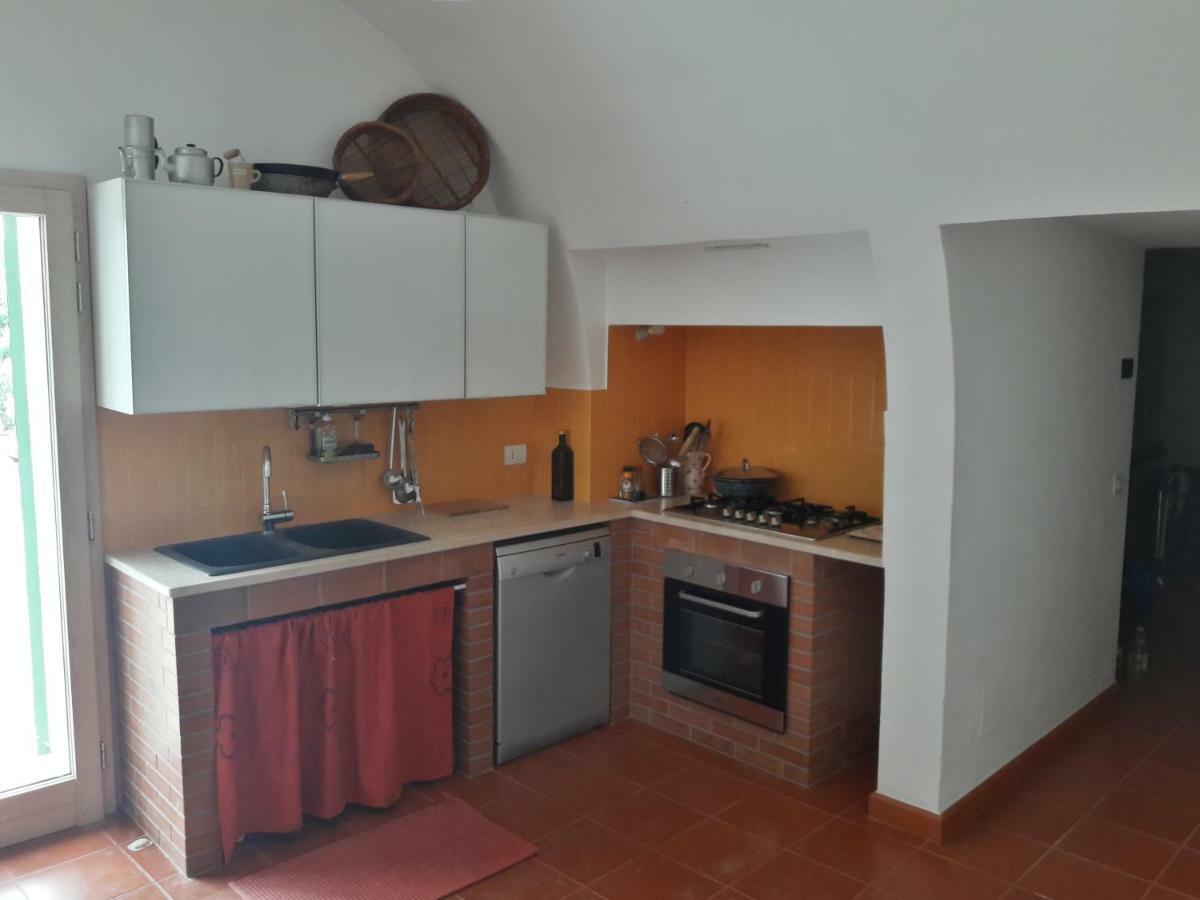 Fra Il Glicine E Il Sambuco Villa Monopoli Exterior foto
